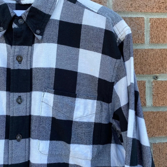 ARITZIA TNA BUTTON UP BLACK & WHITE FLANNEL | 1 - Picture 4 of 7
